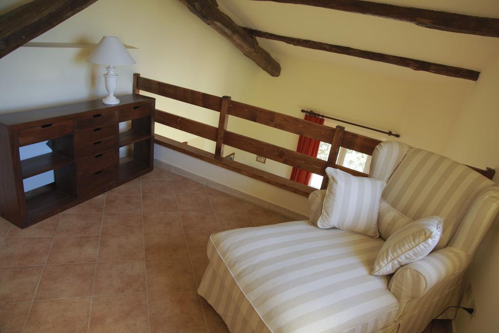 פומזיה Casale Di Tormaggiore Villa And Country Suites מראה חיצוני תמונה